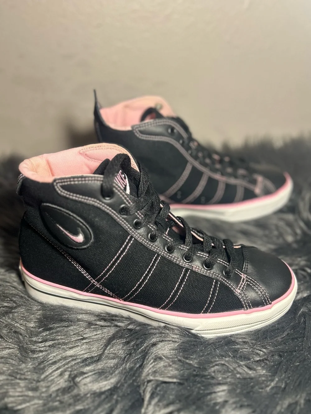 Nike Sweet Lew Canvas Mid High-Top Black with Pink Trim Sneakers Size 9